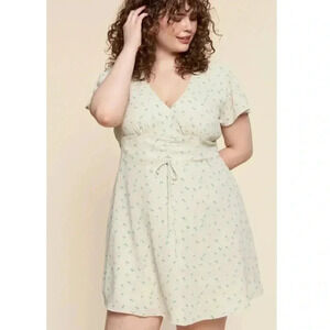 NWT White Daisy Drawstring Dress